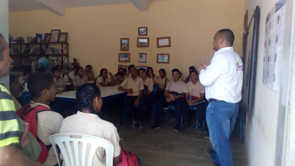 CICPCFALCON1's tweet photo. #CICPCFALCON/ Sub-Delegación Tucacas imparte Charla sobre " Prevención del delito" a los alumnos del Liceo Nacional Ramón Yánez de Chichiriviche.
#eficicienciaOnada
@DouglasRicoVzla
@PRENSACICPC @Cicpc379 @Gervacio11 @hectortoro01 https://t.co/QzVa7mliNW