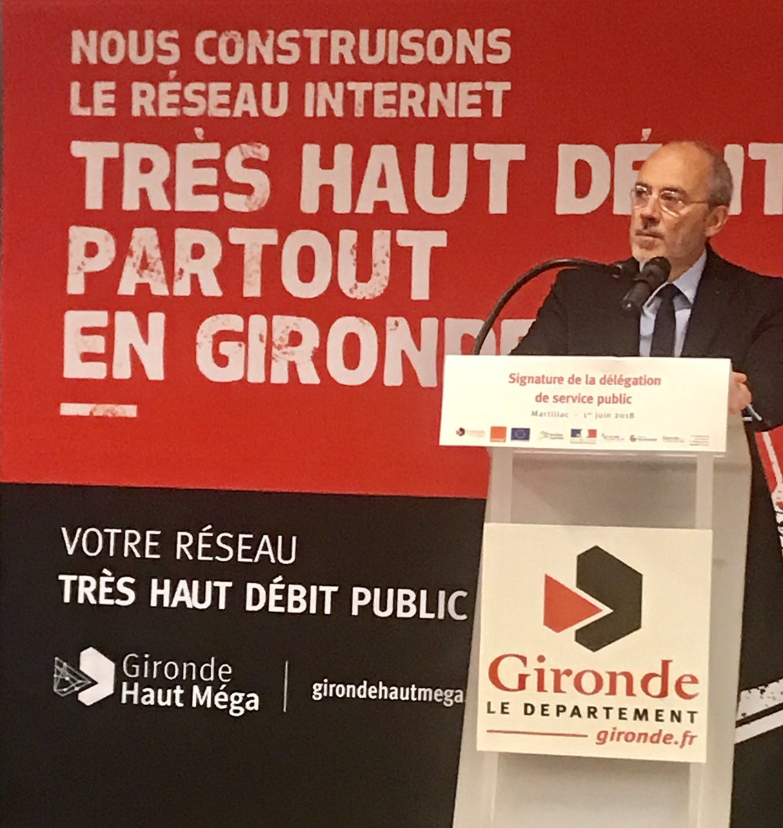 presseorange's tweet photo. [CP] Le Département, les territoires de la @gironde , et Orange lancent  "@girondehautmega ", le plus grand aménagement départemental de fibre  optique de France.  
#THD #THD33  

👉 https://t.co/TaWcUvifLp https://t.co/cuQN75g5BO
