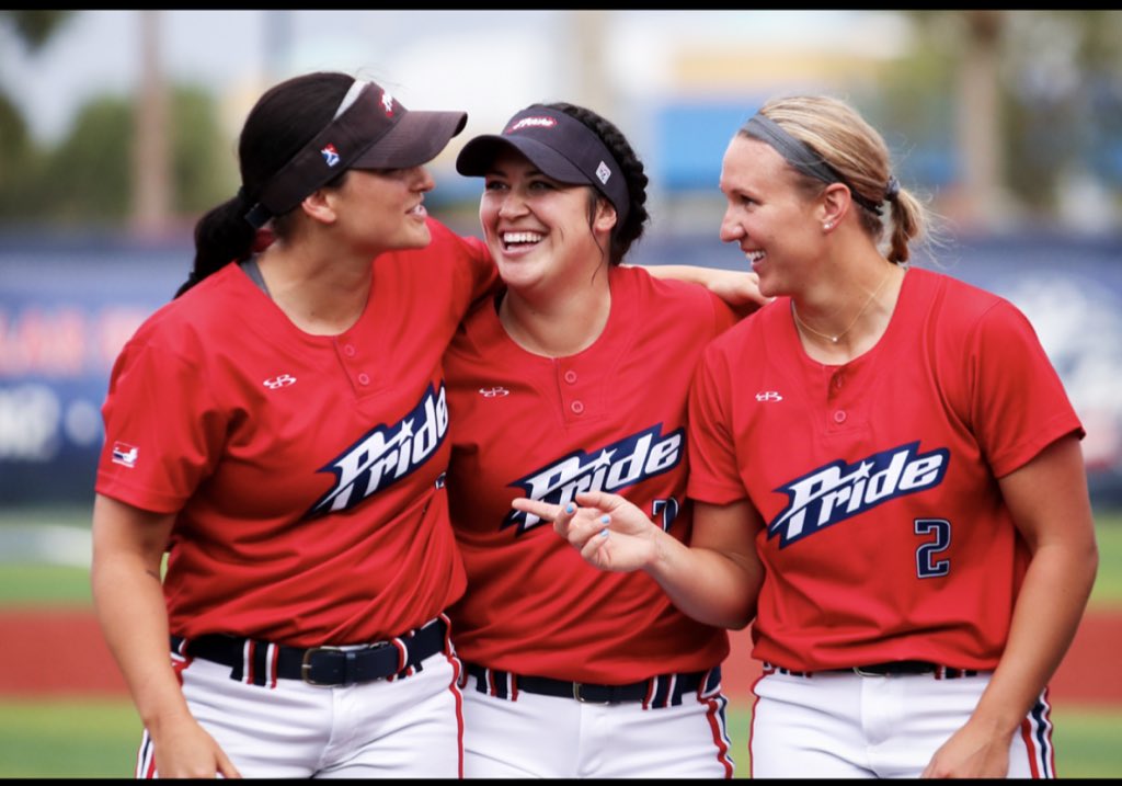 MercadoMo's tweet photo. The face you make when you are in a Booooomer sandwhich😂 >>>
#pridefam #feeeeels #prideX #year2lesssssgetit #gopride
▪️
▪️
▪️
What do you think this convo is about...🤨🤔
Drop a caption below ⬇️😂 https://t.co/sAecW6yDZn