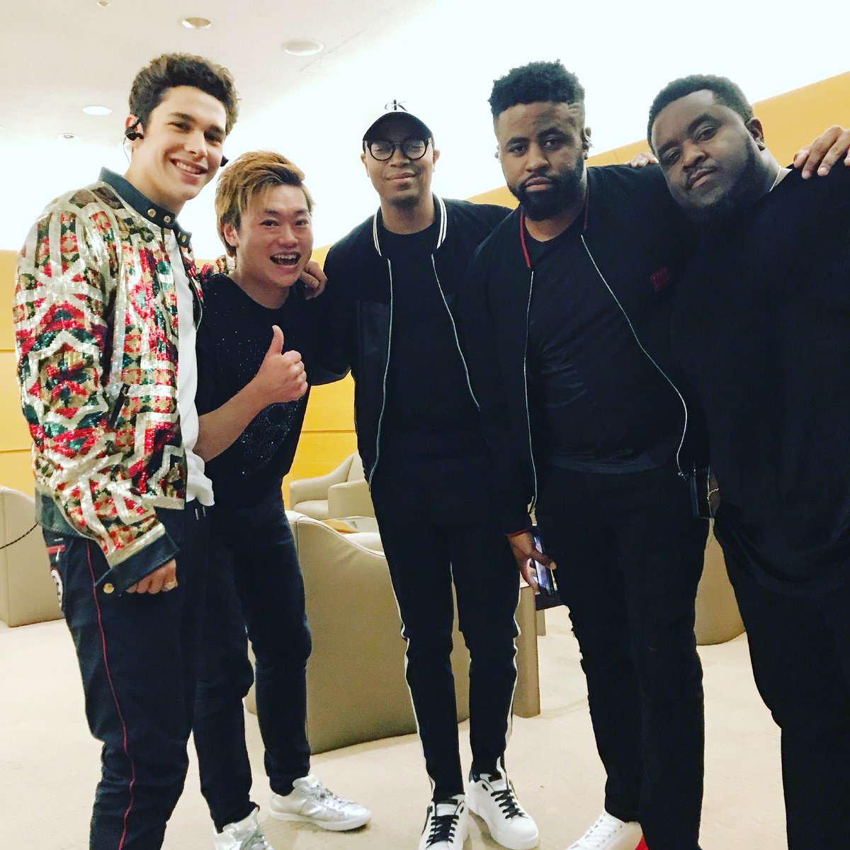 mahonegirl_33's tweet photo. #austininjapan with his band group .🔥🔥🔥 #JPTour @AustinMahone @AustinMahoneJP https://t.co/T2fhWT2bzG