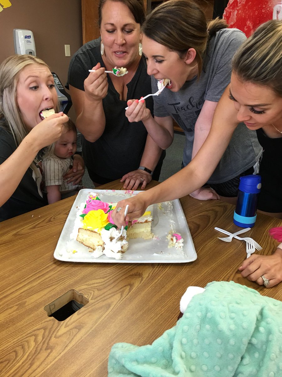 acoop777's tweet photo. Last day of school celebrations with some of my most favorite women ❤️ #friendsfoLIFE #squadgoalsachieved https://t.co/u8L1Jmnta5