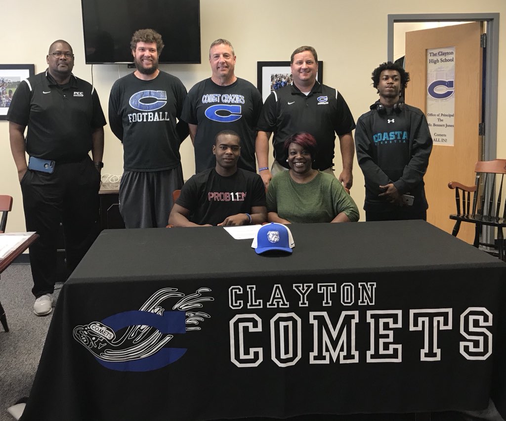 Clayton_Comets's tweet photo. Congratulations to MaCaleb Robertson on signing to play basketball @PCCBasketball in the fall! The GNRC Player of the Year and 2-sport 🏀 🏈 standout is a great Comet who will do big things in the future! #Comets2College @JCPS_Athletics @PrepsNow @NickStevensHSOT https://t.co/n4NyrVNh6U
