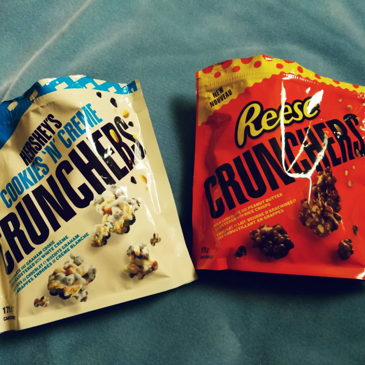 Beckirene92's tweet photo. Absolutely love these 😍 Both are delicious but my  favourite is probably the Cookies N Creme. I can't stop eating them 🙈 addicted. Thanks Influenster!  #HersheysCrunchers #Contest #Complimentary @hersheys @Influenster https://t.co/xSqdwtoYA0
