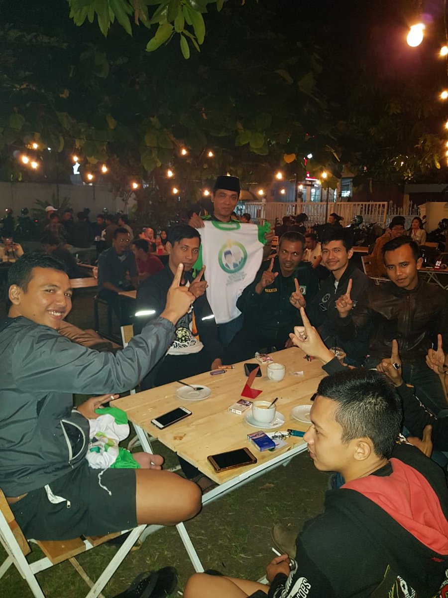 bandi_nasir's tweet photo. Bersama ketua DPC PPP Kota Cimahi, tak lelah terus mengoptimalkan pemenangan RINDU Jabar Juara 1 ..
#segmentasi pemilih milenial
@DPP_PPP @MRomahurmuziy @arsul_sani @RenlMarlinawatl @pepepsae @AgusSol53204641 @andri7823 https://t.co/I9P6ii9YfC