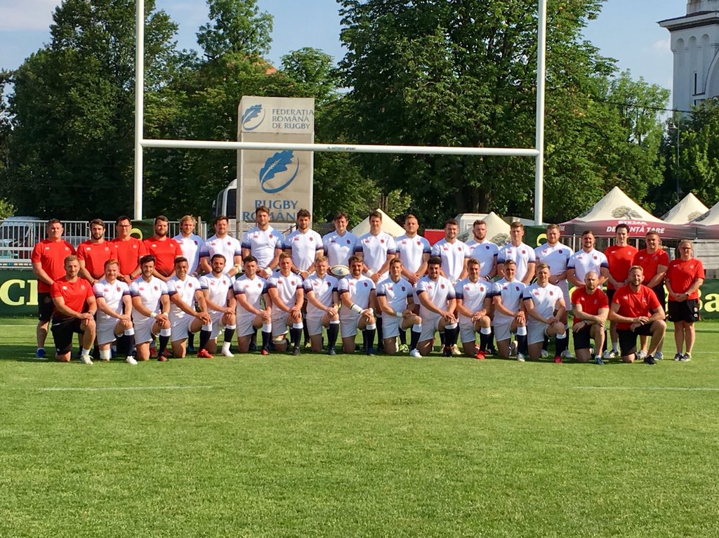 The first full squad photo wearing the 🌹
