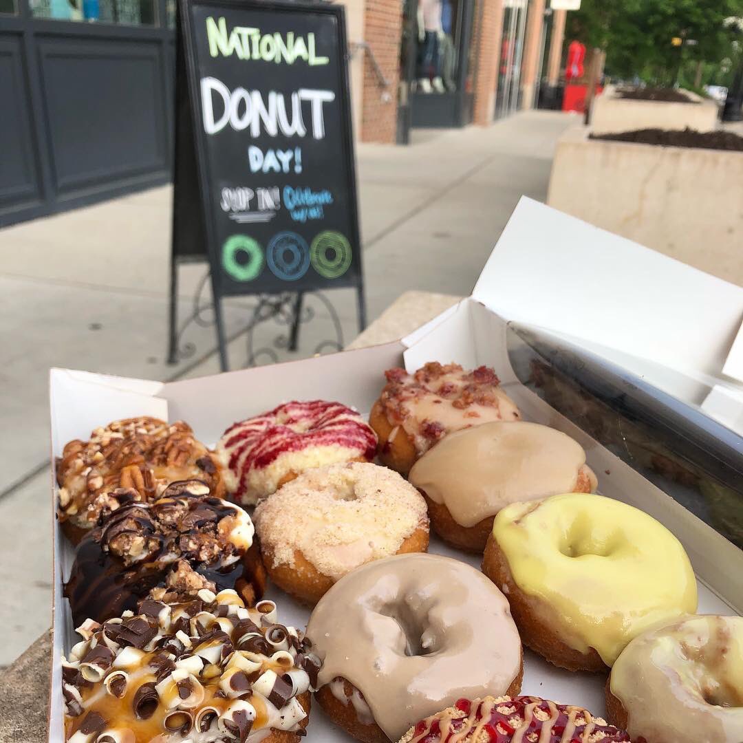 BrimfieldPD's tweet photo. It is #NationalDonutDay. Let the cop and donut jokes fly 😂#everyonelikesthem #notjustcops https://t.co/OjhIIqZISv