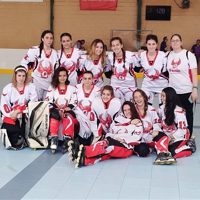 Fanfenix's tweet photo. #hockeylinea #fenix #walkyrias  Walkyrias sub 20 en el Campeonato de España https://t.co/rzSFSeR5Vv https://t.co/mJYRFSf5lr
