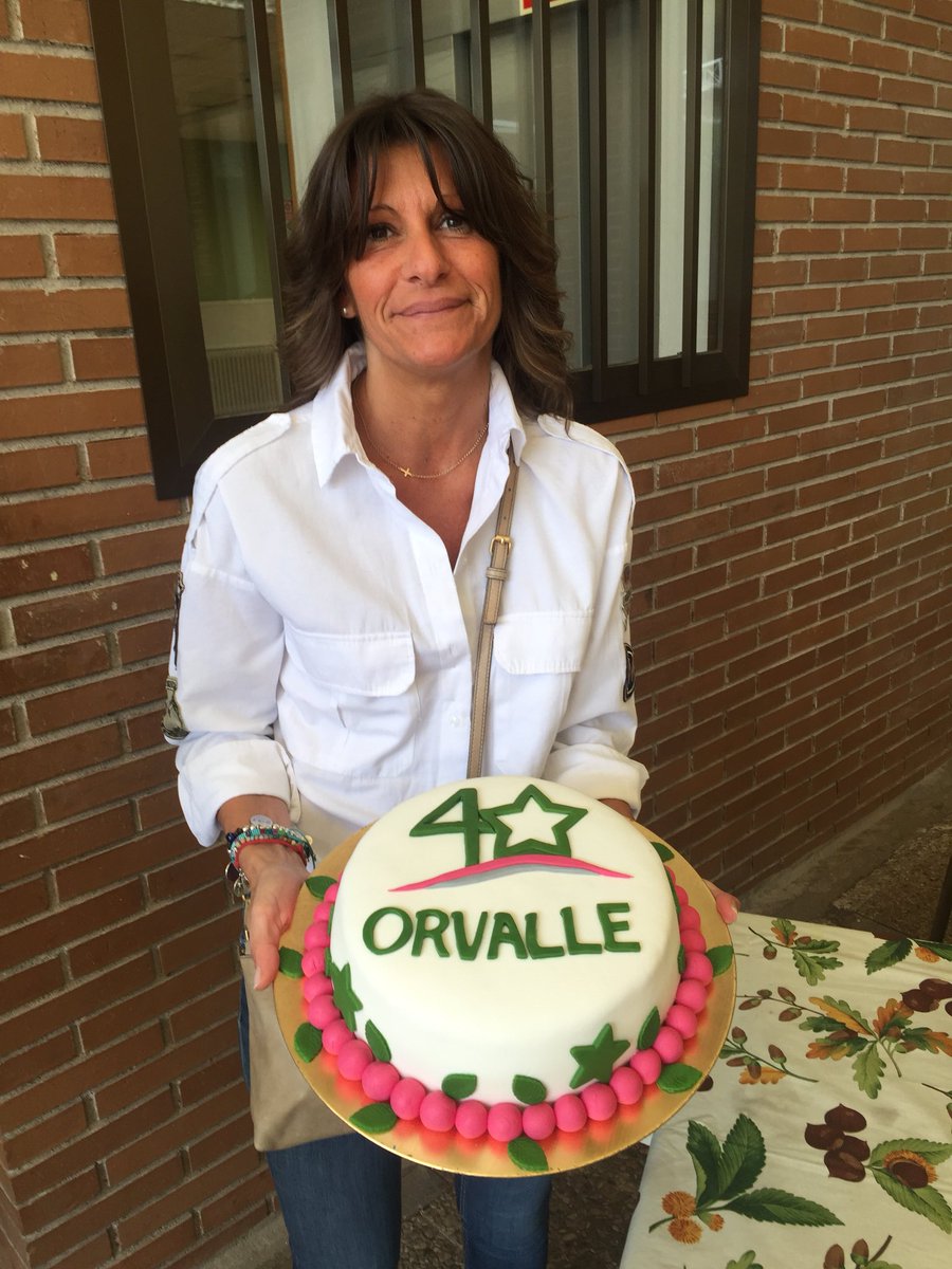 apaorvalle's tweet photo. Llegan las primeras tartas a la Fiesta de fin de curso de @colegio_orvalle  El nivel es muy alto!!!! Esperamos las vuestras https://t.co/YbBjMLx3ML