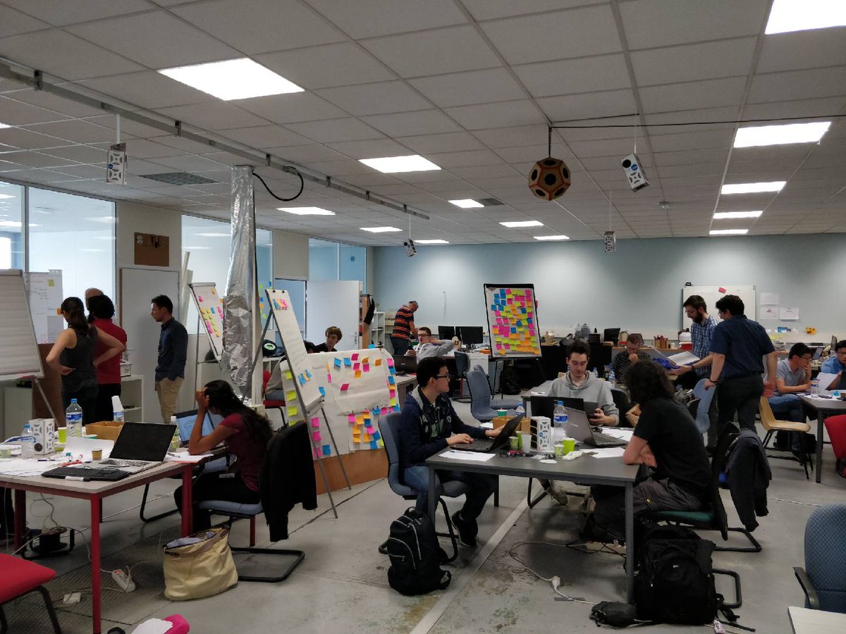 UGrenobleAlpes's tweet photo. HACKATHON // J+2 pour les équipes étudiantes participant au Hackathon New Space...ça brainstorme fort ! Résultats demain ! #HackNewSpace https://t.co/v94LHsDLdF