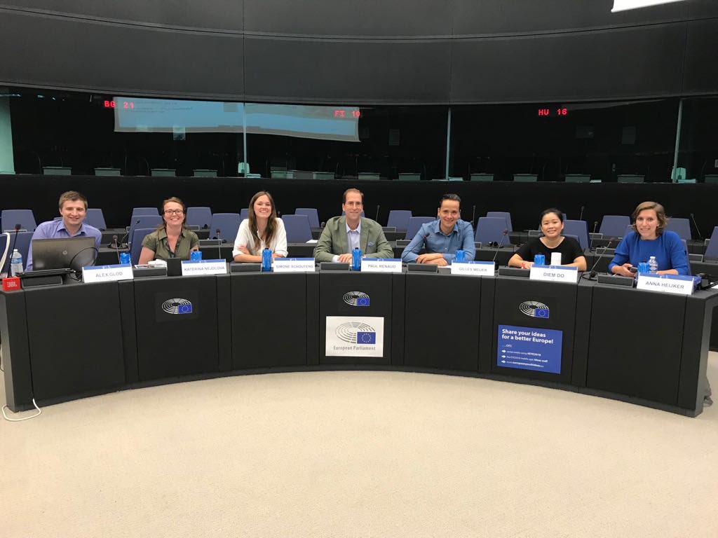 Judges r ready 4 our pitching sessions. Will the entrepreneurs convince them? Stay tuned! #EUandME #EYE2018 <a href="/EU_Growth/">Internal Market, Industry, Entrepreneurship & SMEs</a>