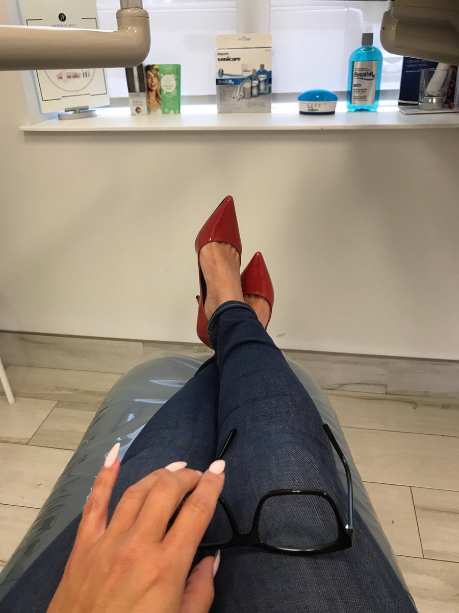 LWDental's tweet photo. Finalizing a deal while she was in the dental chair today... a girls gotta do what a girls gotta do!That’s how comfortable&amp; easy the visit was 😎#friday #closer #deal #dental #dentist #customer #makeover #teethwhitening #torontodentist #canada #torontolife #dentistry #teeth#smile https://t.co/iqPZswLCDK