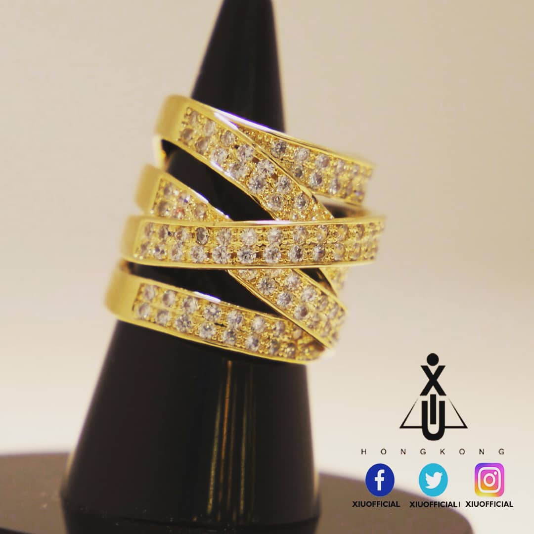 xiuofficial1's tweet photo. XIU-JO22502825X #Goldensilver #twocolor
#classylook #youngdesigner #slowfashion #silverandgold #designer #vintagelover #jewels #vintagestore #instajewelry #earring #looktoday #braceletsfantaisie #jewelrystore #peoplestylewatch #bloguer #designaward
@xiuofficial1 https://t.co/Ki4mVoMHdT