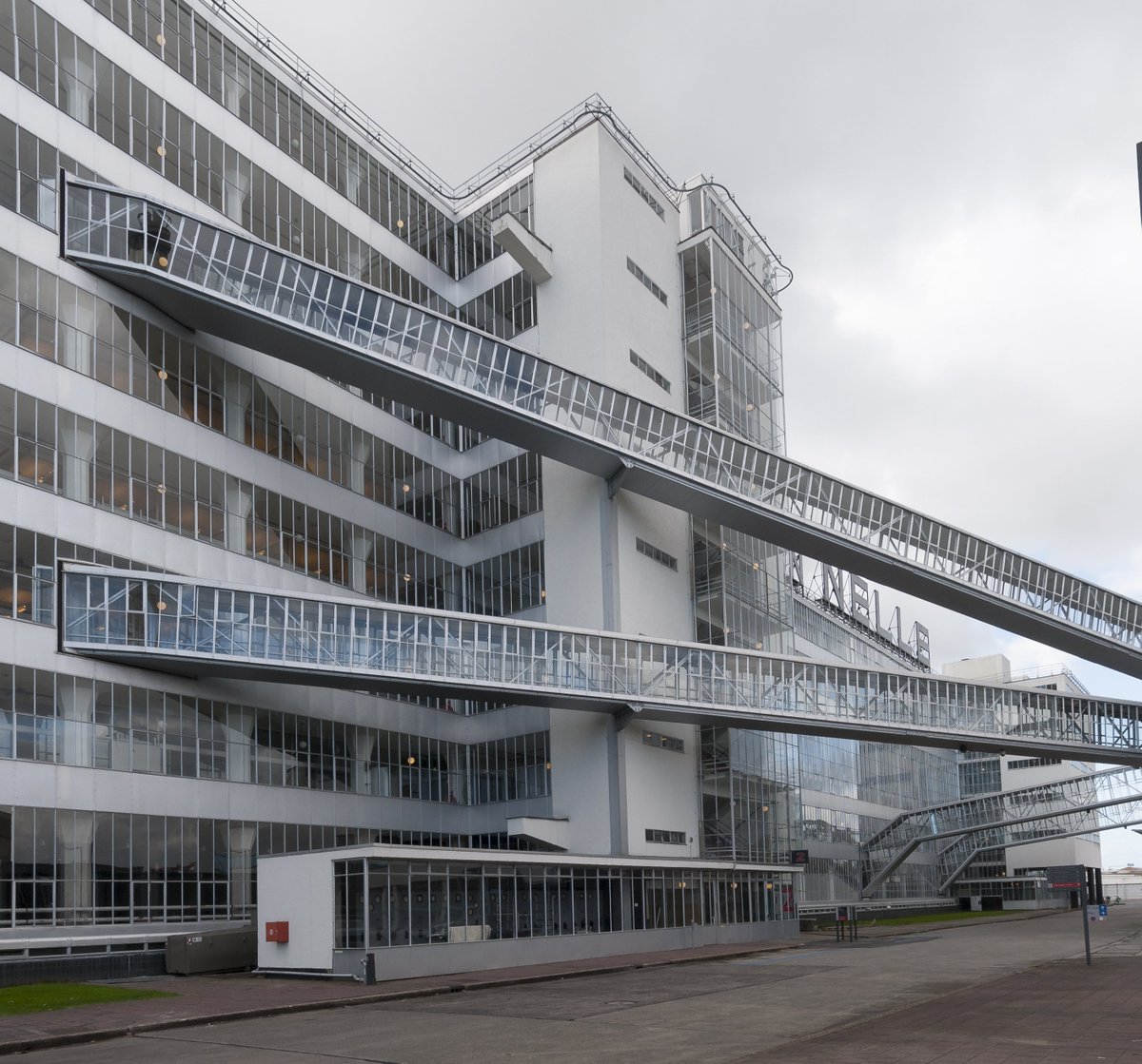 rotterdam's tweet photo. Juni is #Architectuur Maand in #Rotterdam! Ga het dak op met @Dakendagen010, bezoek het architectuurfestival #ZigZagCity. Lees meer: https://t.co/ovUZCKmc7P https://t.co/eOoIT3KZ0I