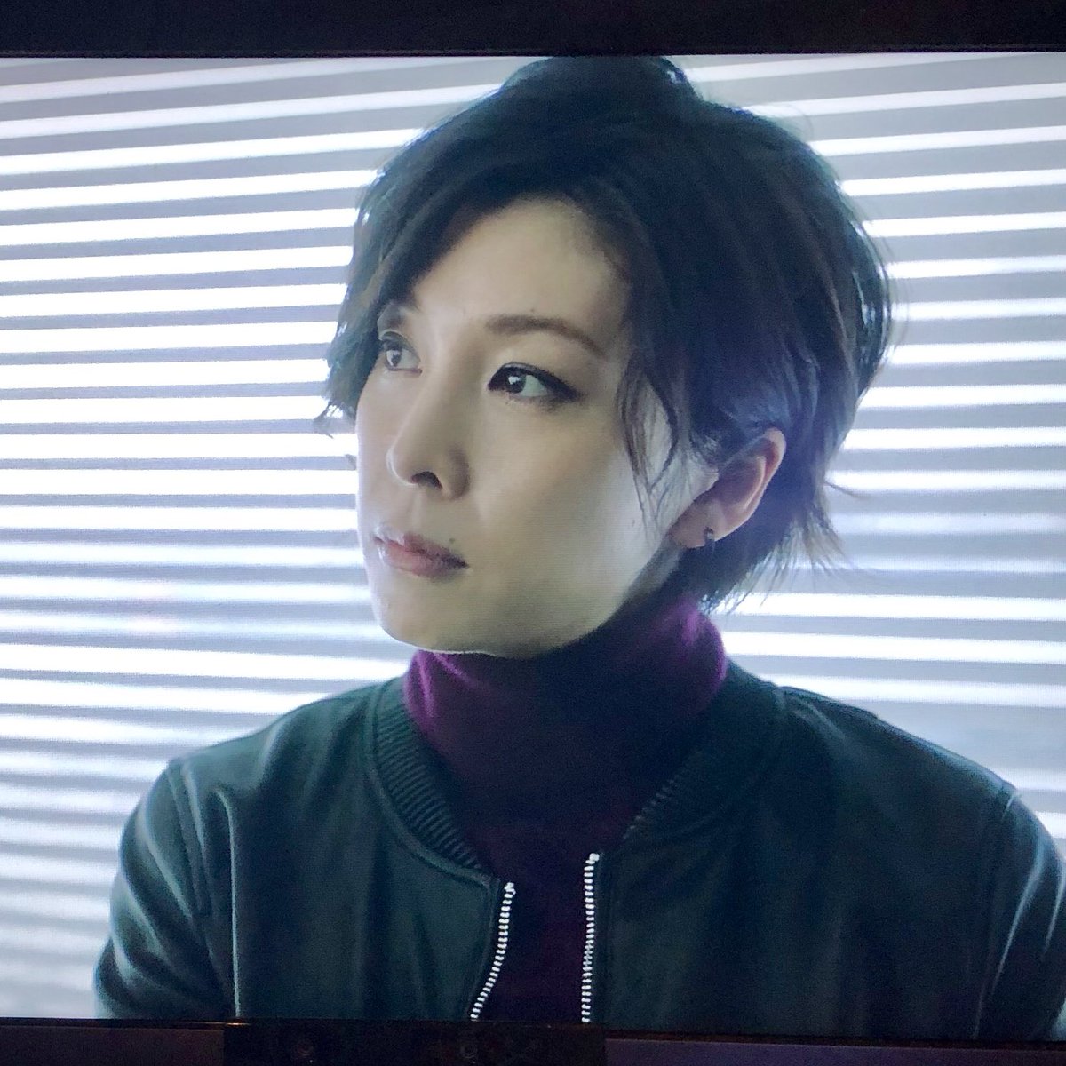 Sakiko Yoshimoto در توییتر ミスシャーロック 竹内結子 の弾けっぷりというかエキセントリックさがコンフィデンスマンjpのダー子に通じるものがあって好き ヘアスタイルもよき