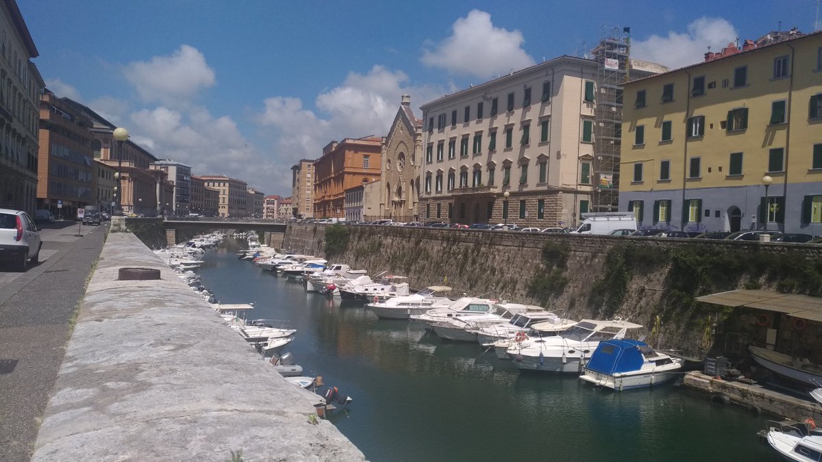 CStajano's tweet photo. Formazione con #CloudProfessor continua. Oggi @fmdigitale @Acer_Education @AcerItalia sono a #Livorno @TirrenoLivorno per formare docenti a #IoT @MiurSocial @chefuturo https://t.co/gnAqek9tYC