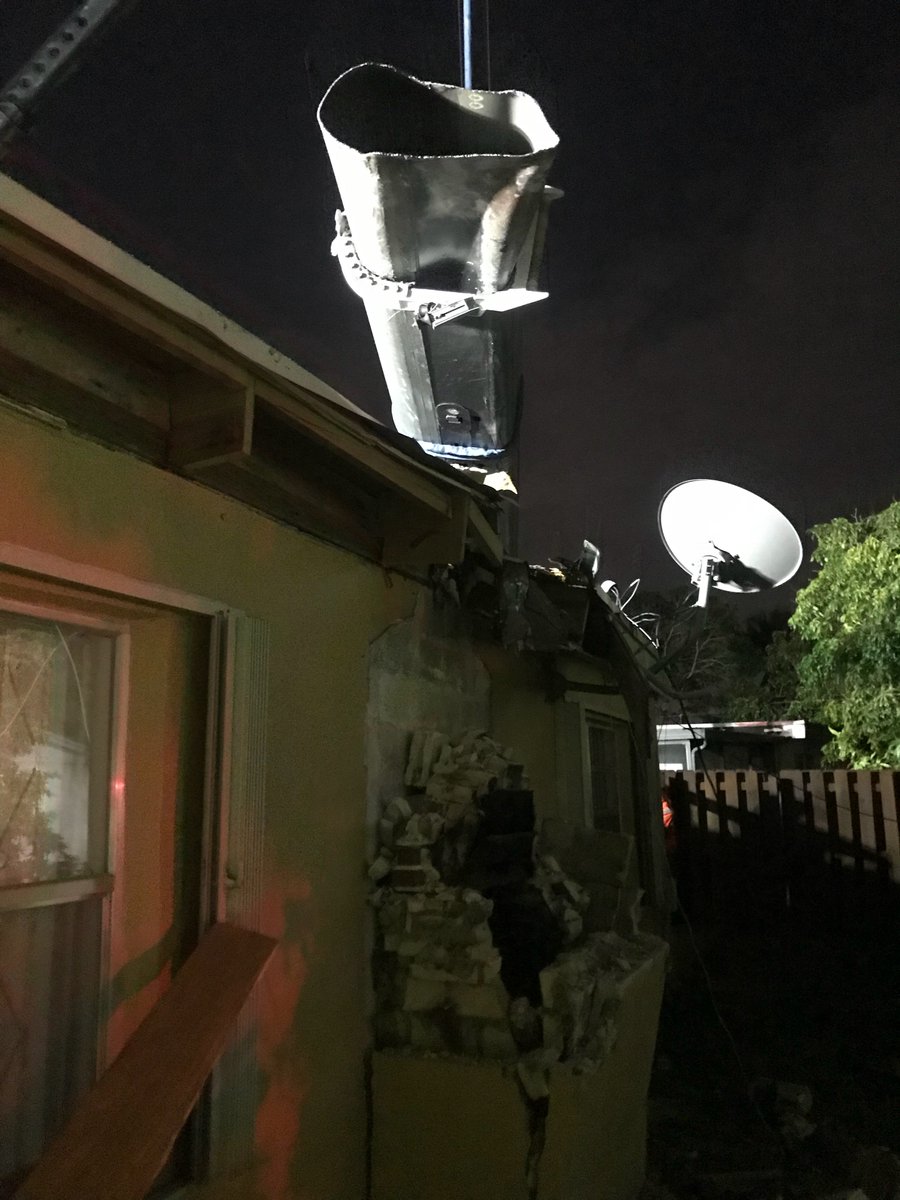 LauderhillFDPIO's tweet image. #CraneCollapse #Lauderhill Additional images of crews working through the night to remove the final section. @LHFireOPSChief