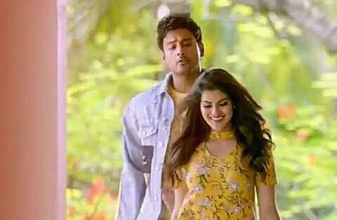 FidaaFlim's tweet photo. কেমন লাগলো ঈশান আর খুশি কে??
New song #HoyeJeteyPaari #Fidaa❣🎶💜💜
কমেন্ট এ লিংক দেয়া আছে দেখে নাও,,যারা দেখোনি এখনো।
@Yash_Dasgupta @sanjbee https://t.co/OI9WEswJGZ