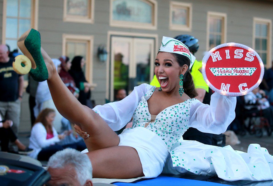 MissNCOrg's tweet photo. Happy #NationalDoughnutDay! 🍩 #MissNC #KrispyKreme #FlashbackFriday https://t.co/6FHtUVLHKC