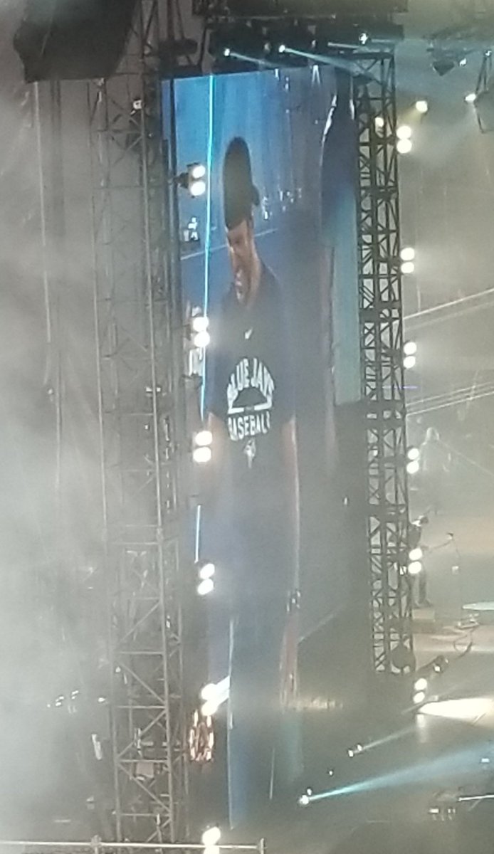 cwiggins670's tweet photo. Two of my favorite things in one night: @LukeBryanOnline &amp; @BlueJays. One AMAZING night!!!
#WhatMakesYouCountryTour https://t.co/lkhIKur4Kw