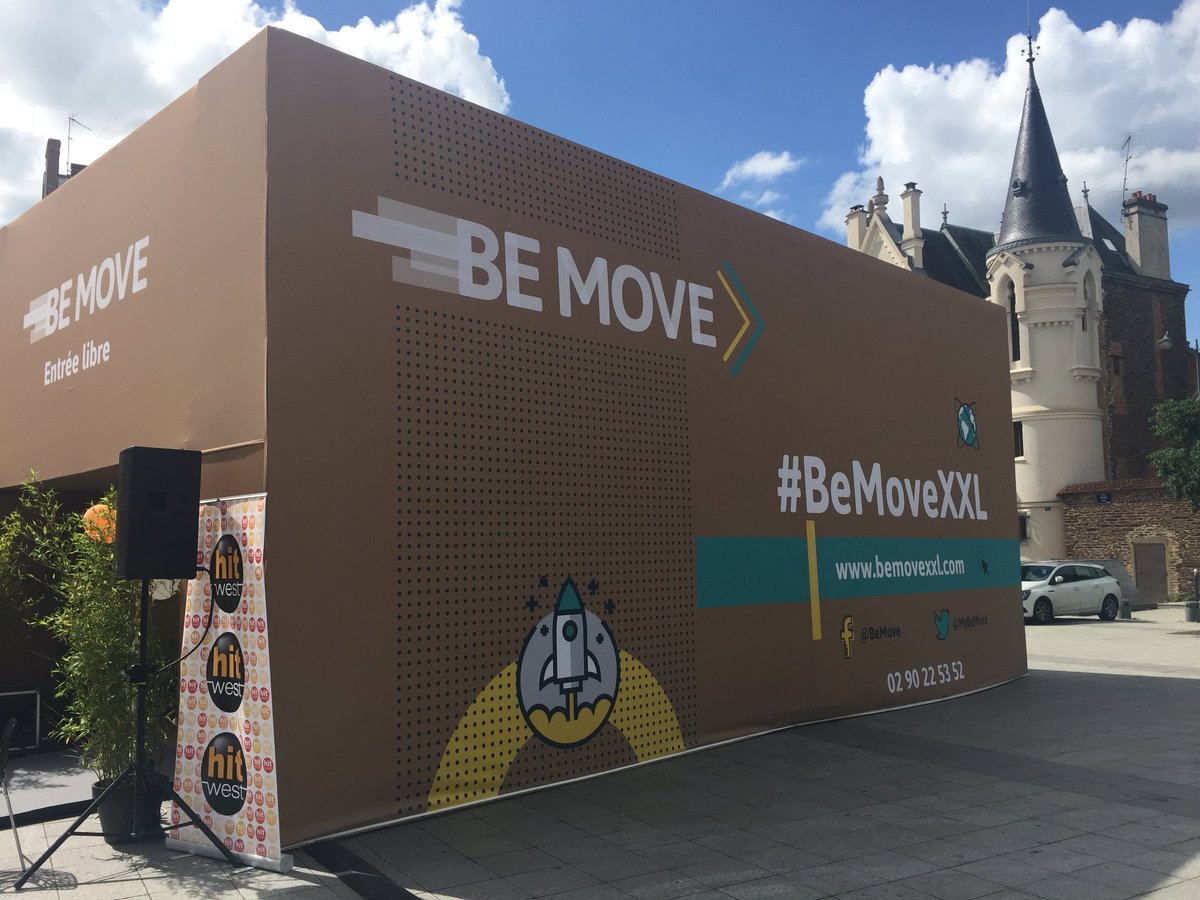 ChloeDufils's tweet photo. En direct de #Rennes Place Hoche pour le concert de @parttimefriends avec @radio_hitwest , à l’occasion de l’événement #BeMoveXXL de @MyBeMove organisé par @HappyProd1 ! 
#Event #Evenement #concert #HappyProd #XXL https://t.co/Q2l2NaLasE
