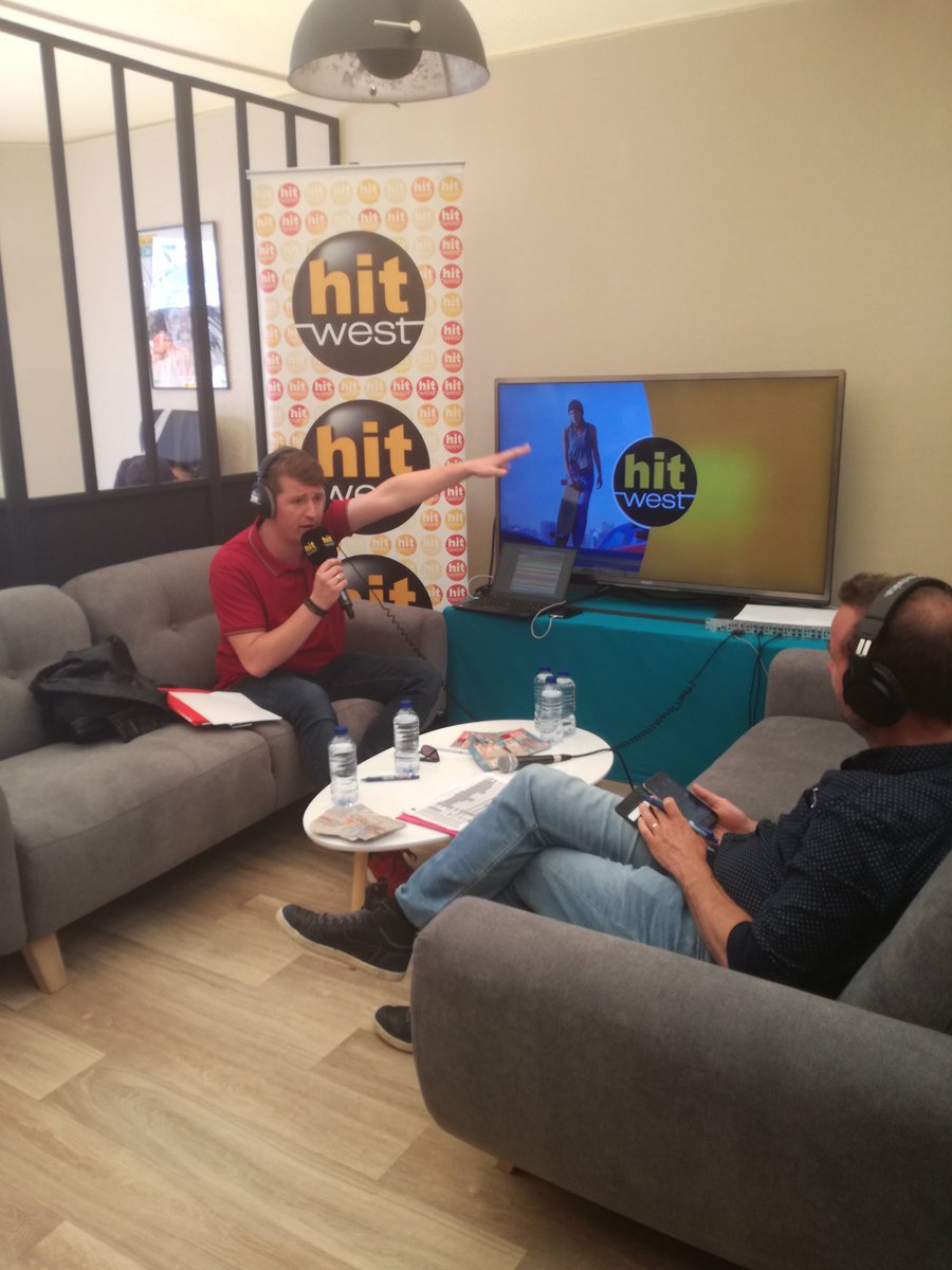 MyBeMove's tweet photo. C'est parti @radio_hitwest en direct depuis le carton géant de @MyBeMove #BeMoveXXL https://t.co/Kn88iR4MCo