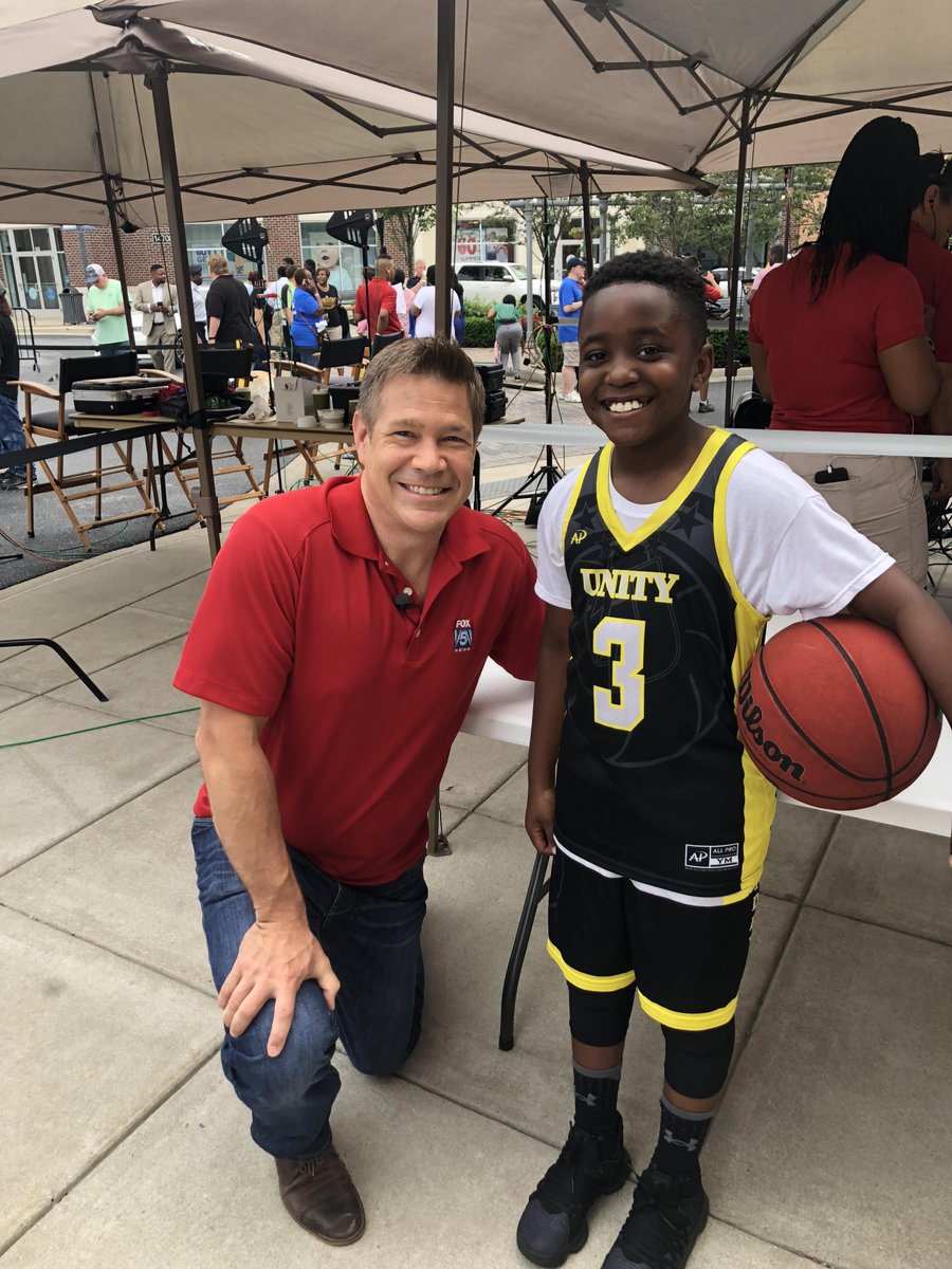 UNITYThunder's tweet photo. U.N.I.T.Y in the community with @fox5dc and @stevechenevey! #Fox5ZipTrip #UnderstandingNeedsInTodaysYouth #ChasingTheFuture https://t.co/ib2XV4vydx