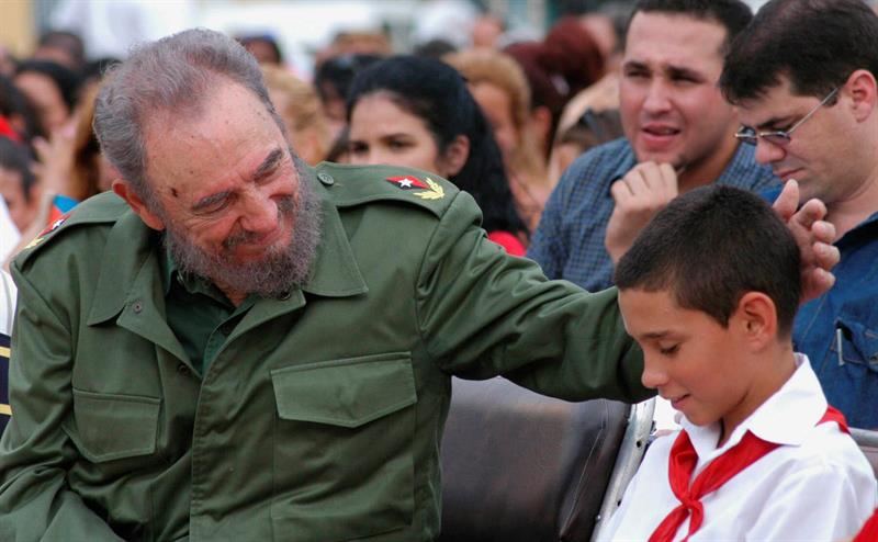 FeuCuba's tweet photo. Una imagen dice más que mil palabras.  La Revolución cubana fue, es y seguirá siendo para los niños. #DiaDelNiño https://t.co/5O2quuQV1e