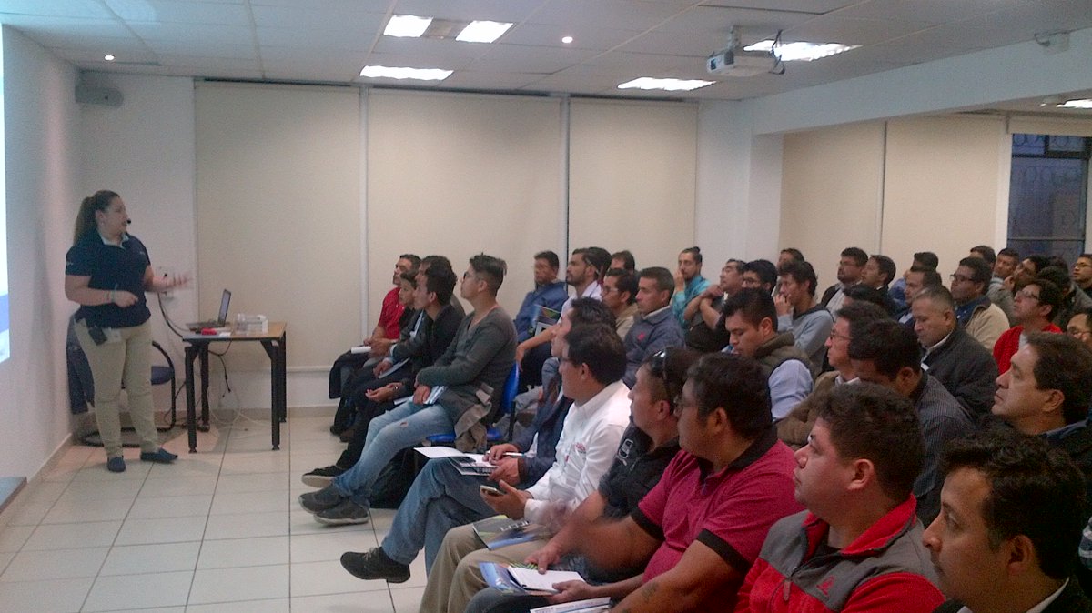 FernandoCIEEPI's tweet image. Los #workshop técnicos son un éxito en el @CIEEPI. Anoche #Siemens presentó los Interruptores de alta potencia, caja abierta. Gracias por confiar sus eventos en nosotros @siemensindustry @SiemensColombia @Siemens @siemens_es