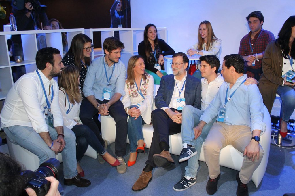 JCcaballeroM's tweet photo. Gracias @marianorajoy por devolver la esperanza a miles de españoles. Cogiste el país en quiebra, hoy España lidera el crecimiento económico y la creación de empleo.
España y los españoles están por encima de cualquier otro interés. Orgulloso del @PPopular y de España 🇪🇸 https://t.co/pgfoJrZ435