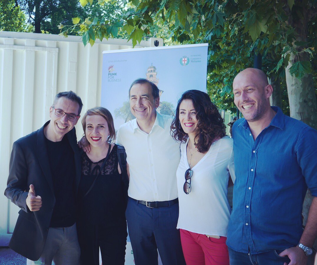 punkforbusiness's tweet photo. Nel primo giorno di @radiocitymilano abbiamo avuto la fortuna di avere come ospite il sindaco di Milano @BeppeSala
Foto di gruppo con il team di Radiocity Milano 😎📻
#radiocitymilano #radio #beppesala #sindaco #festival #p4b #punkforbusiness https://t.co/bgy25WmKJ1