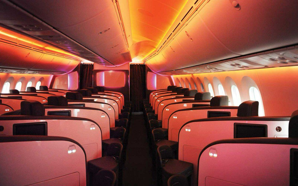 TravelLeisure's tweet photo. All the crazy things passengers try to get a free first class upgrade https://t.co/nz39mIVSRG https://t.co/XvNwOd2jXC