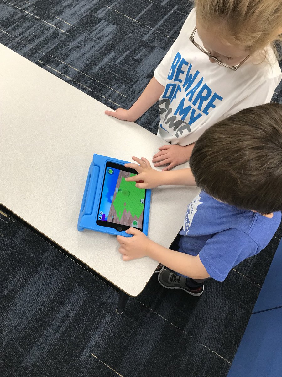 MrsWaltzsClass's tweet photo. We love learning about new apps! Thanks for helping @MakerPhillips! #TocaBuilders #BuildingAVirtualTown #SoFun https://t.co/BnUBRuw4am