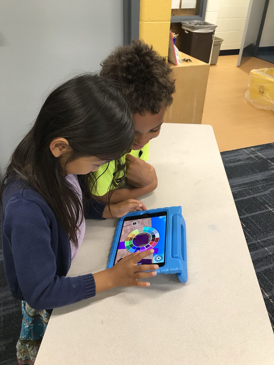 MrsWaltzsClass's tweet photo. We love learning about new apps! Thanks for helping @MakerPhillips! #TocaBuilders #BuildingAVirtualTown #SoFun https://t.co/BnUBRuw4am