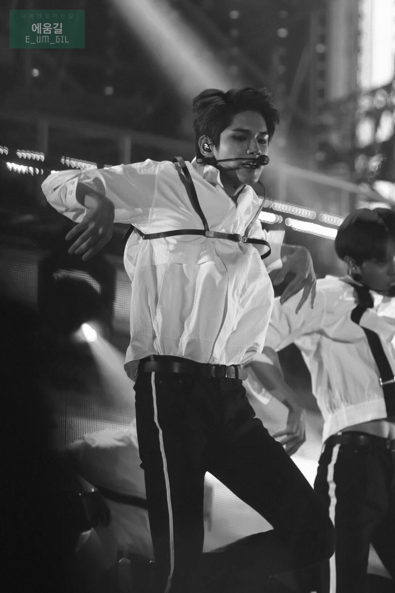 E_UM_GIL's tweet photo. 180601 프리뷰 켜줘 
#옹성우 #ONGSEUNGWU #워너원 #WANNAONE https://t.co/nMeWFt1Nnn