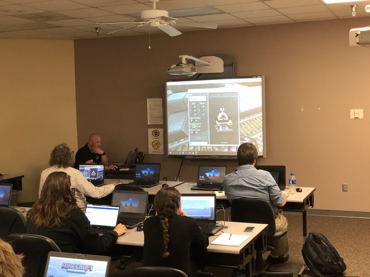 Fernandezc4's tweet image. Mind blown by @TechJeff09 showing us structure blocks in Minecraft and how to export them in 3D. This made my day. @PlayCraftLearn @NCCE_EdTech #MIEExpert