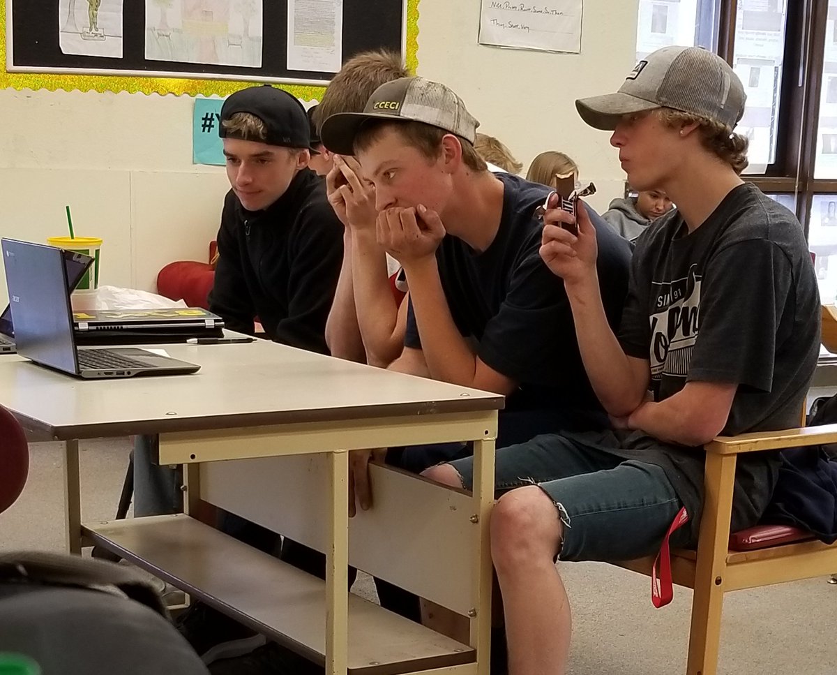 cheeseheadmrsg's tweet photo. #FlexibleSeating provides for opportunities like this one! Researching dystopian literature as a collaborative group. #esdimpact #thetruthisoutthere https://t.co/GCDhVwutcP