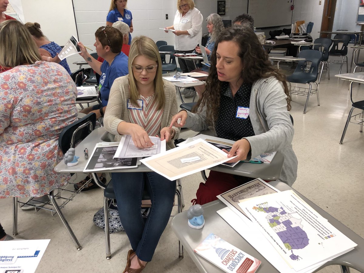 TechEZ2018's tweet photo. ‘Bringing Digital Gaming into Your Classroom!’ Amazing session! #techez2018 #INeLearn https://t.co/lgjJYbso9s