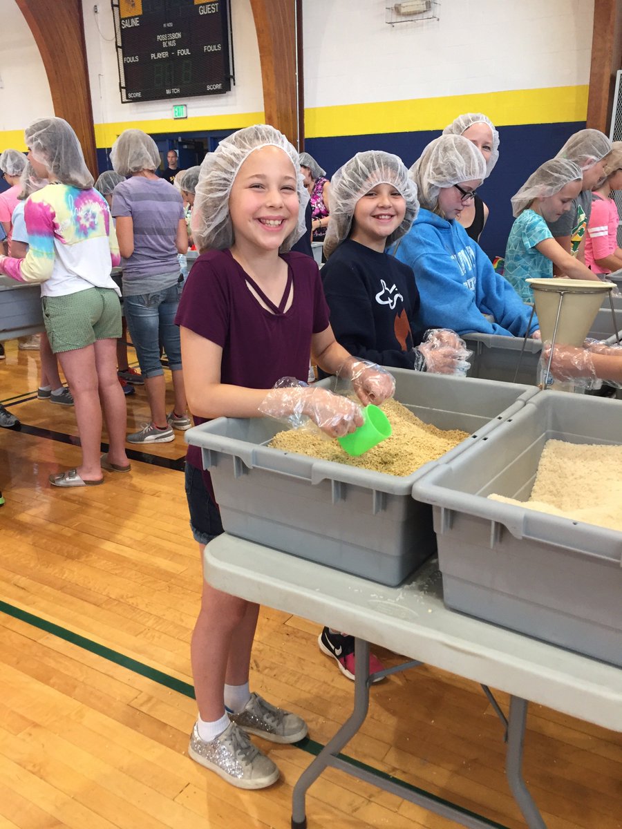 cam2016adams's tweet photo. CameronAdams Team bagging food for Kids Against Hunger. https://t.co/erdulipBN7