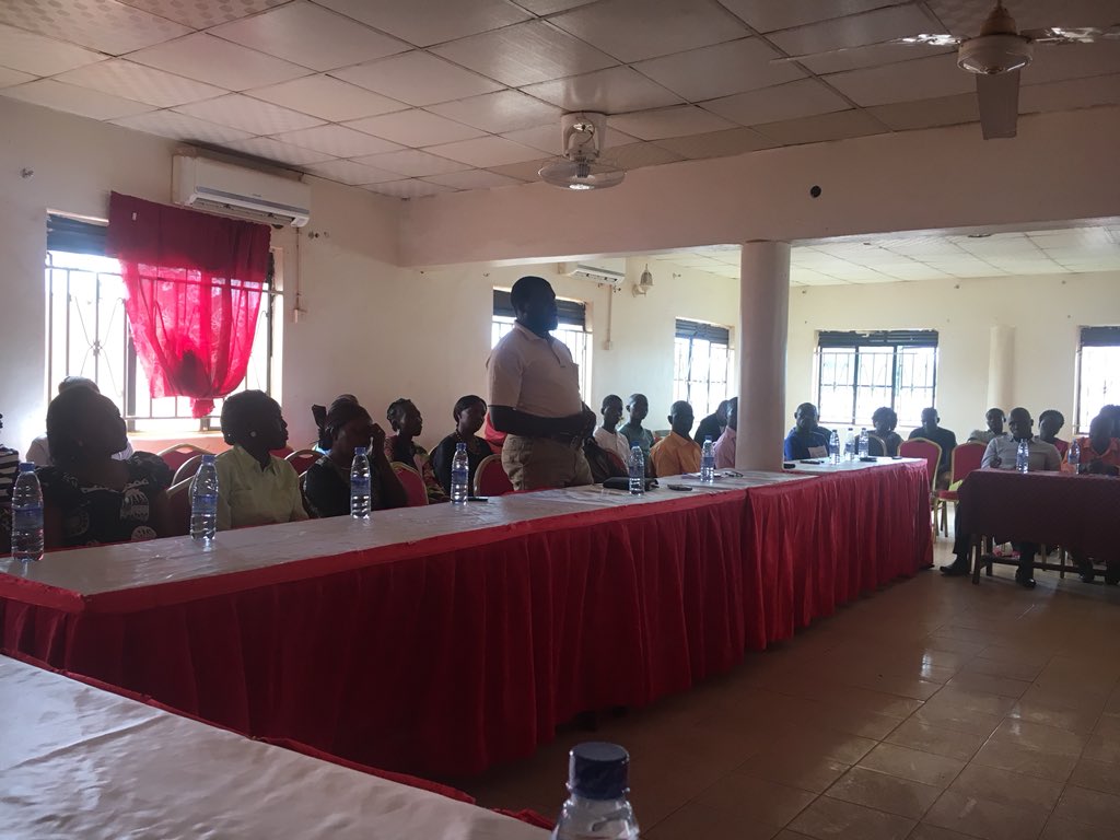 AjakPeter's tweet photo. Discussion was honest&amp; frank at #SSYLF meeting in #Yambio. The youth discussed all sorts of issues that were dividing &amp; leaving them vulnerable for politicians to exploit them. They raised among others the problem of tribalism &amp; our inability to see ourselves as #SouthSudan|ese. https://t.co/6jnF9wvYCf