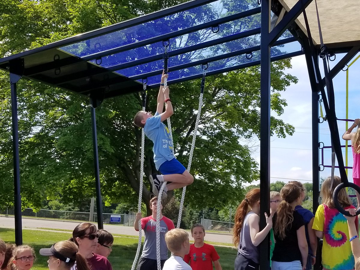 barrettm23's tweet photo. Last Day of School and field day fun. @HTPrimary #lastdayofschool https://t.co/IEJaEqRwby