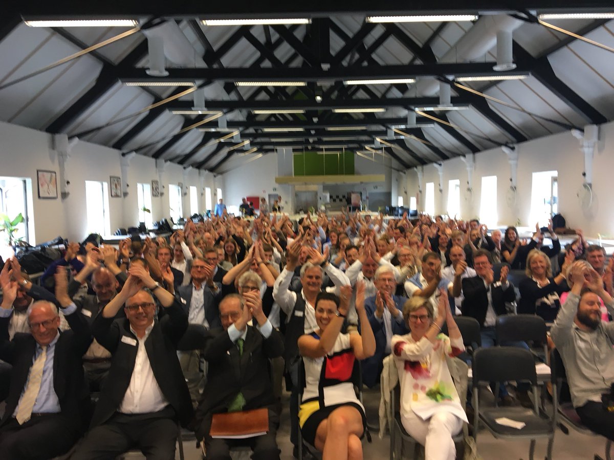 Geert_D8's tweet photo. Bernadussscholen #Oudenaarde en @VOKA_OVL werken 5e jaar op rij samen voor de GIP proeven en promoten ondernemerschap en de bedrijven uit de regio, oa met getuigenissen oud-studenten Wouter Vandenhaute en @MatthiasBrow https://t.co/kbXsh2BKpt
