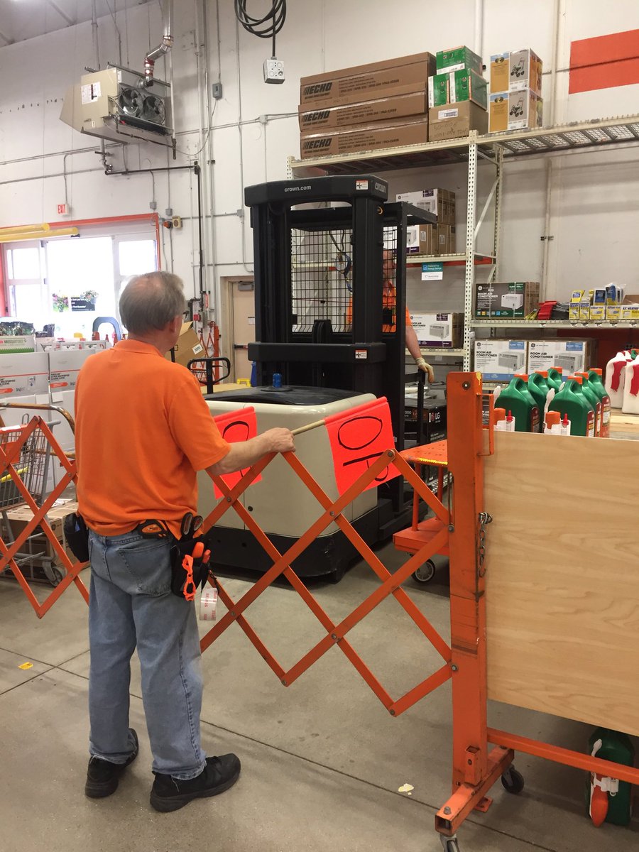 gregdoucettethd's tweet photo. Tom and Aaron MET at 4920 protecting the Zone of Safety.  Great job! https://t.co/7ov9BjoSoy