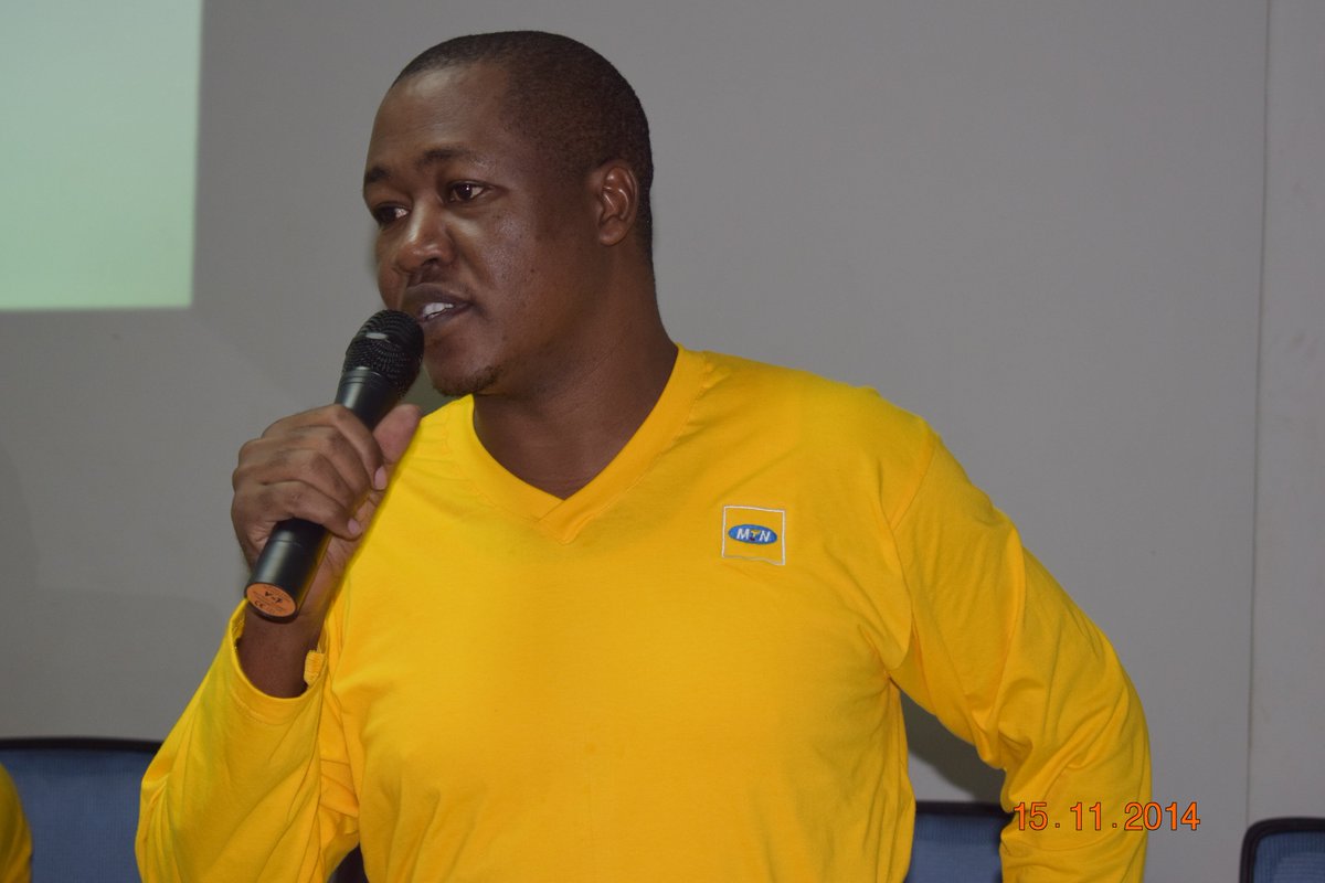 TDKhumbulani's tweet photo. @MTNSSD staff sharing light moments with students following the launch of #21 Days of Y'ello Care. @ygjunior looking the part @Samdaka @mowzeth @PaulNormanMTN @jerrysokoj @besiimp @felleng_sekha @poninixon #YelloCare https://t.co/OVHd0z8ZsP