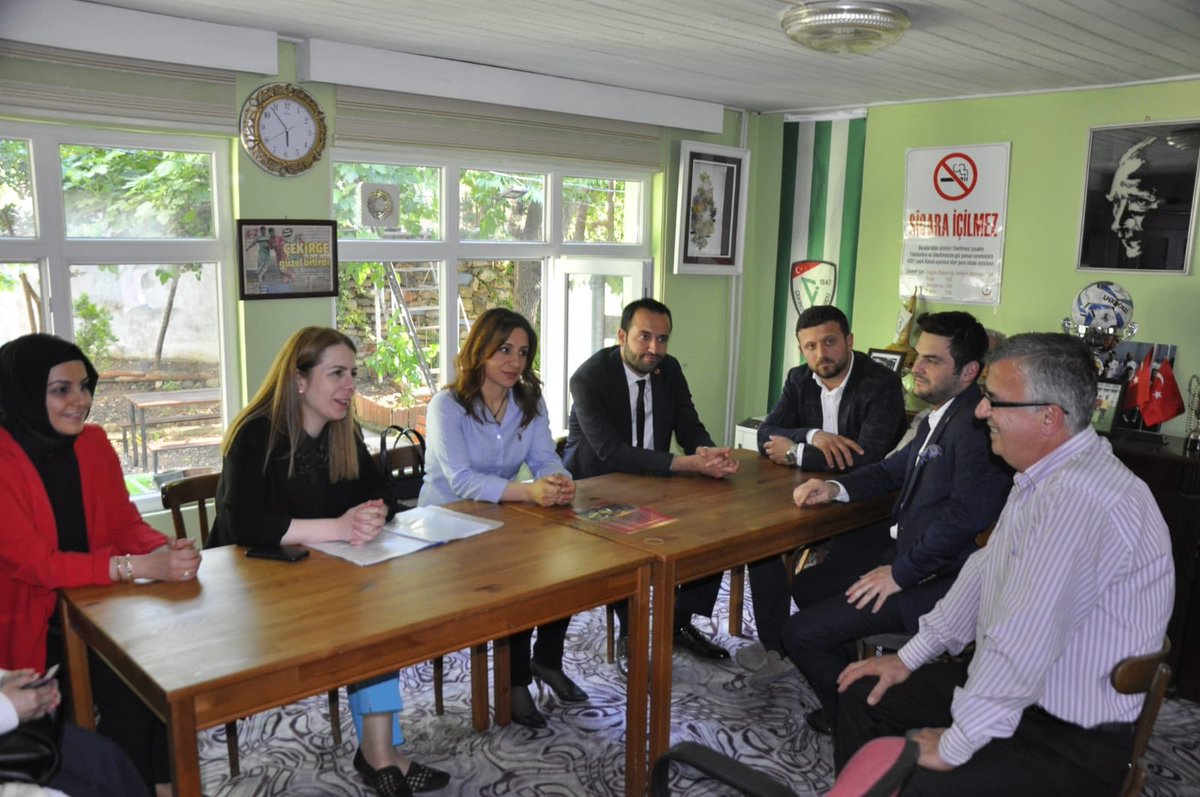 GultenKap16's tweet photo. Çekirge Mahallesi Muhtarlığını ziyaret ederek taleplerini dinledik ve çalışmaları hakkında bilgi aldık. #AkKadınlarSahada https://t.co/vT4S21zcOA