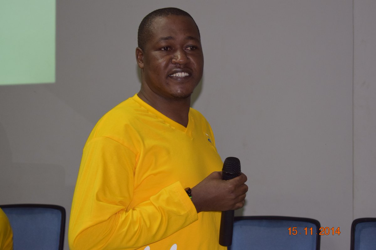 TDKhumbulani's tweet photo. @MTNSSD staff sharing light moments with students following the launch of #21 Days of Y'ello Care. @ygjunior looking the part @Samdaka @mowzeth @PaulNormanMTN @jerrysokoj @besiimp @felleng_sekha @poninixon #YelloCare https://t.co/OVHd0z8ZsP