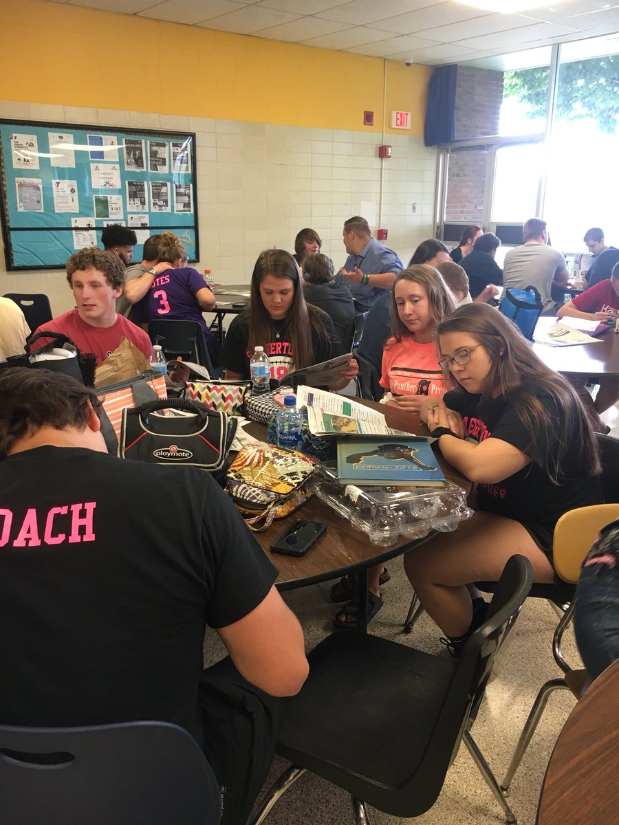 PantherPressSHS's tweet photo. Volume 12 Issue 7 was released at lunches today! #SeniorIssue https://t.co/fRYKuxV0zC