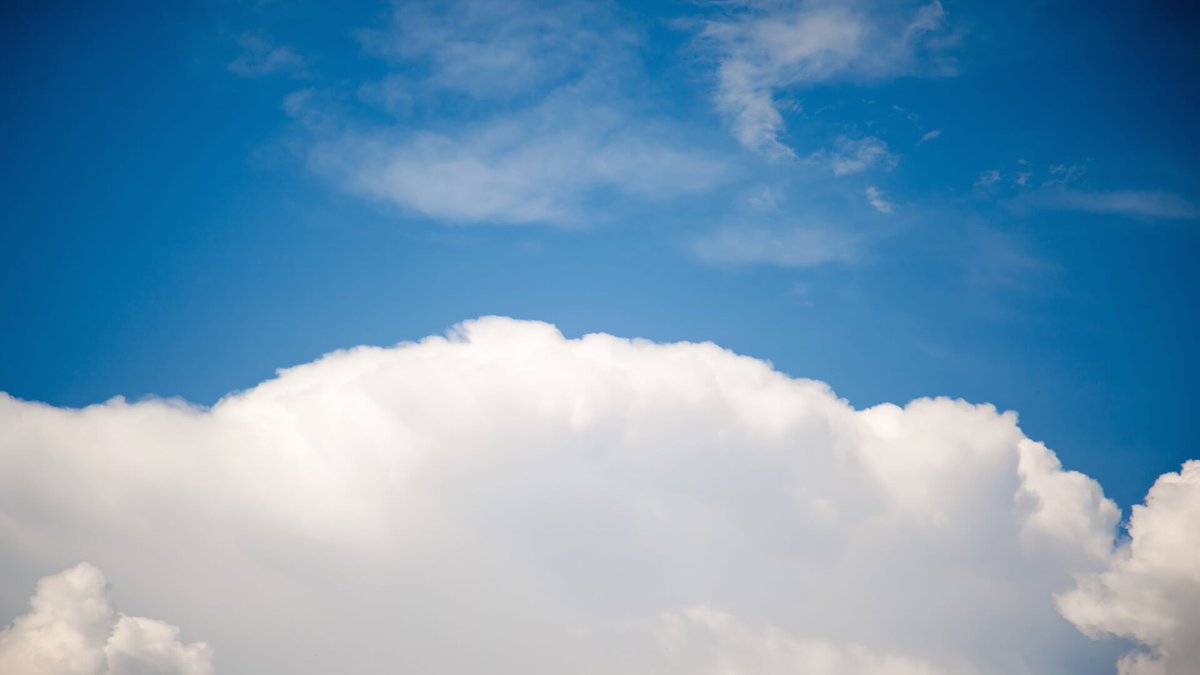 Media_UK's tweet photo. Mary Meeker’s newest Internet Trends report: Clouds keep rebuilding the landscape https://t.co/A5a5Yifcvl https://t.co/RzmZU2LaM7
