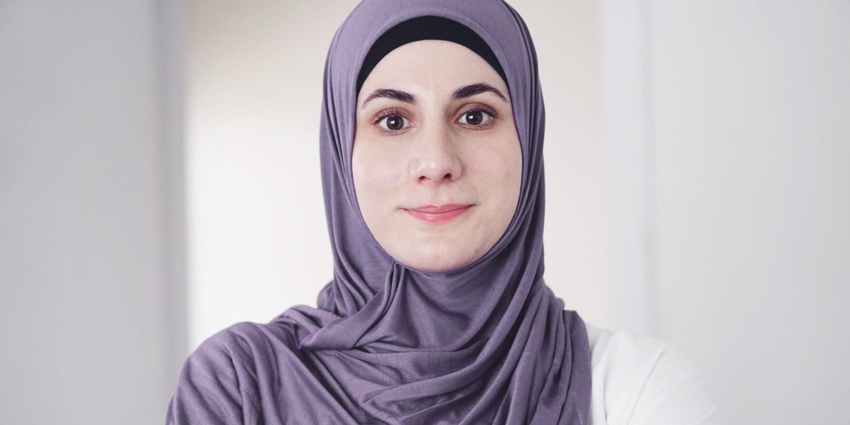 AdobeXD's tweet photo. A bright personality containing the energy of 10,000 light bulbs. 💡💡💡

Meet UX designer @SaraSoueidan as she discusses her journey into UX: https://t.co/3w1CyeaCZH https://t.co/wVtCvFiO6n
