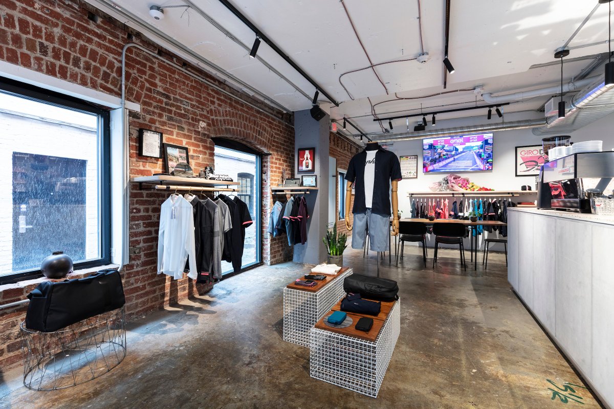 Take a look inside our latest Clubhouse. Rapha Washington D.C. is now open, offering rides, coffee, events, and our latest products: ow.ly/a2R830kh3EU