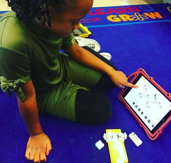 Rug_Ed's tweet photo. Combining #coding @SAMLabs with @Qubits_Toy in @ElisaBostwick class to independently brainstorm. (Featured here is @Rug_Ed ProLOCK 9.7 case in Maroon Red.) #LearningOnFire #makered #makerspace #LEAPeffect https://t.co/dDLWKR5FQj